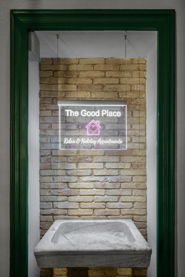 קליארי The Good Place מראה חיצוני תמונה
